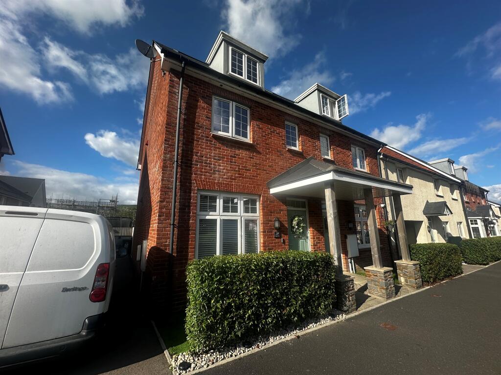 Main image of property: Cilgant Eirin, Tonyrefail, Porth