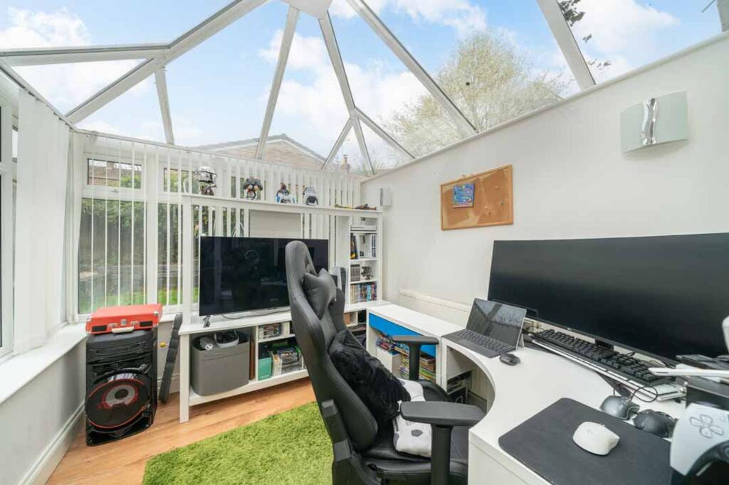 House in Dacorum, Hertfordshire - View 4