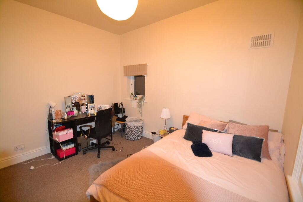 1 bedroom house share for rent