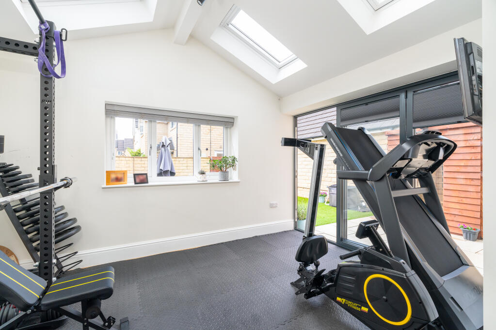 House in Bradford, Steeton with Eastburn - More