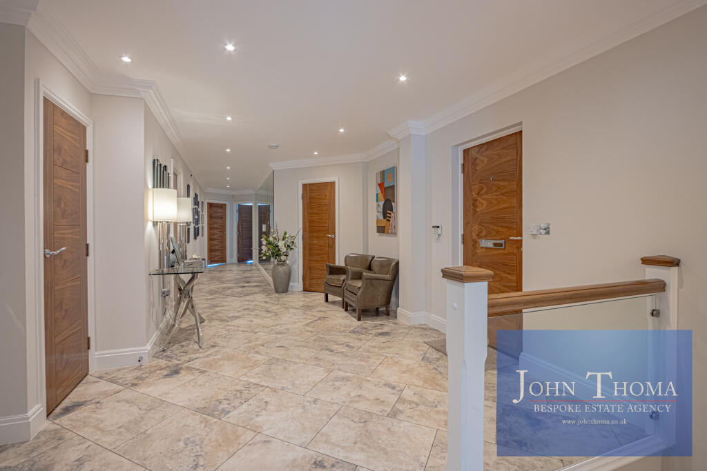 Apartment in Epping Forest, Chigwell - View 3