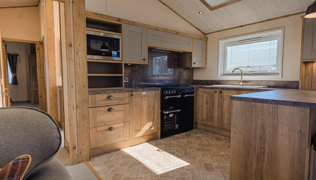 2-bed caravan on Fowey, Cornwall, PL23, £294,995