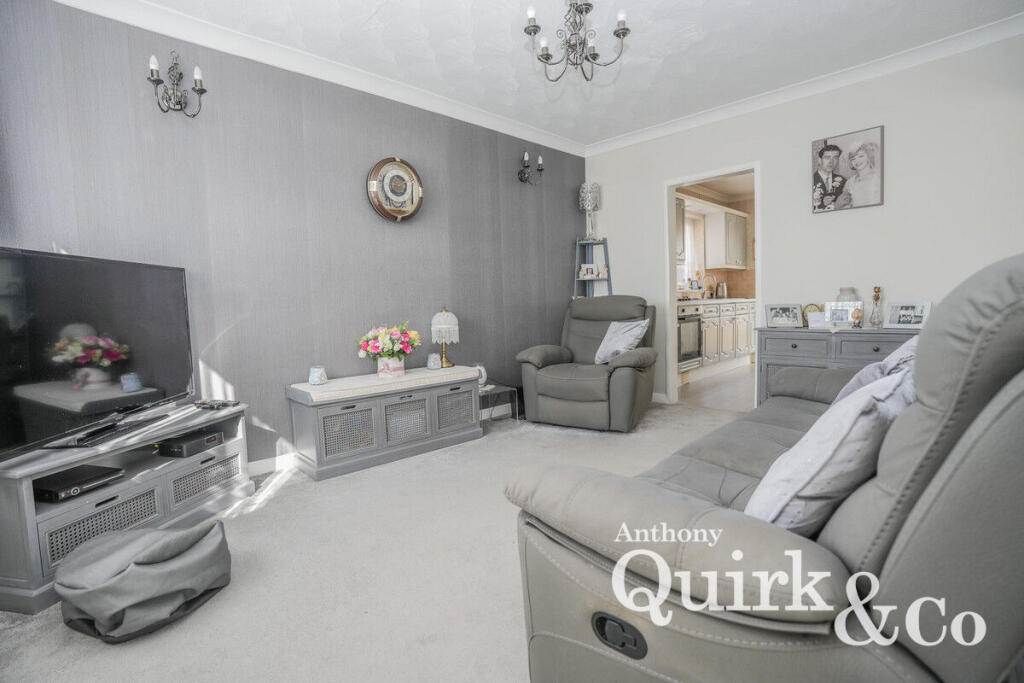 House in Castle Point, Canvey Island - View 4