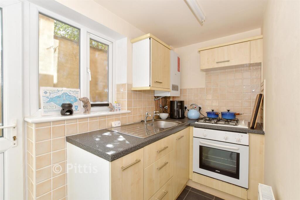Apartment in Sandown, Yaverland - View 4