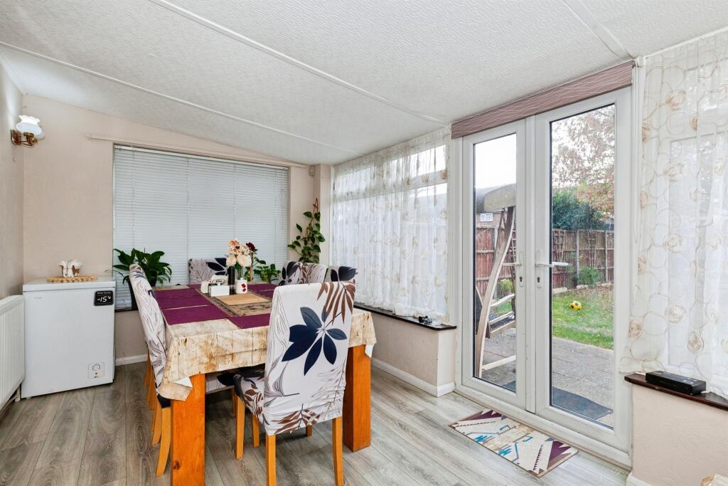 Knolton Way, SLOUGH photo 3