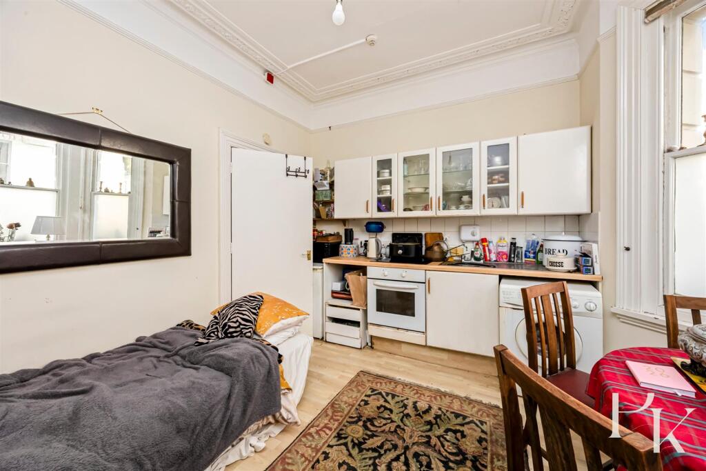 Apartment in Brighton, Brunswick - More