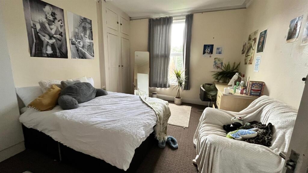 9 bedroom house for rent