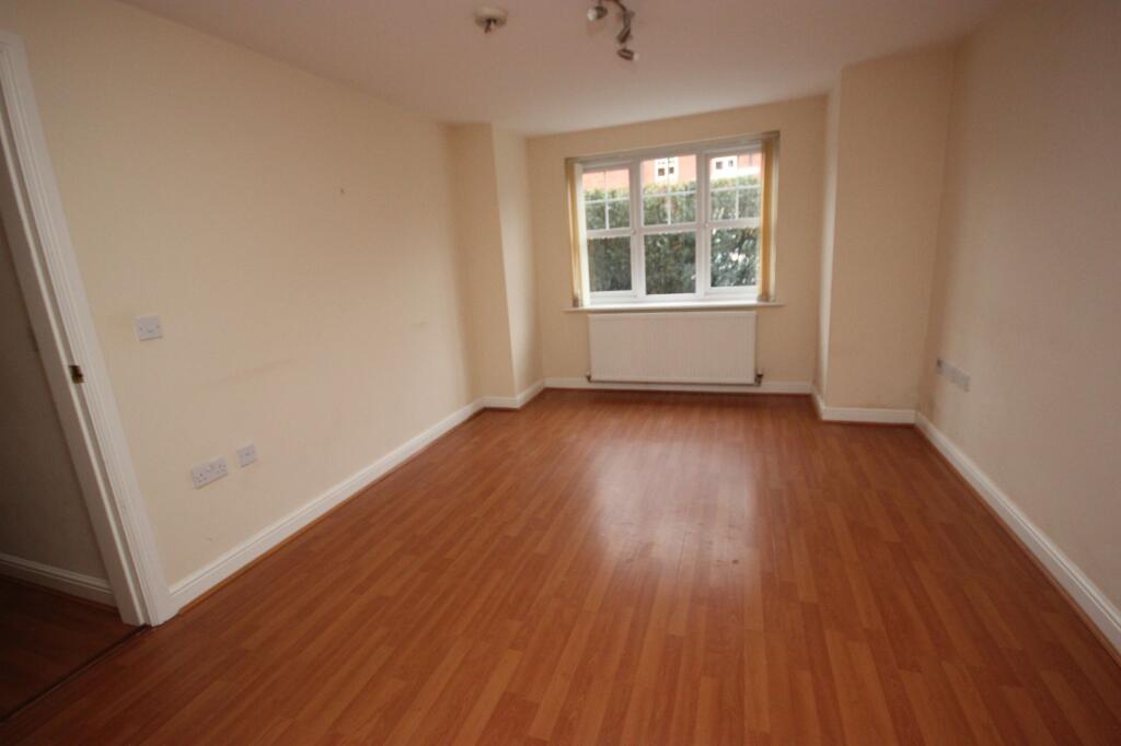 Palatine Street, Denton, M34 photo 2