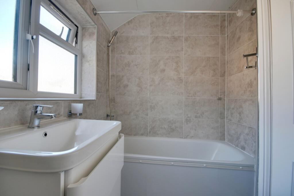 Apartment in Watford - View 5