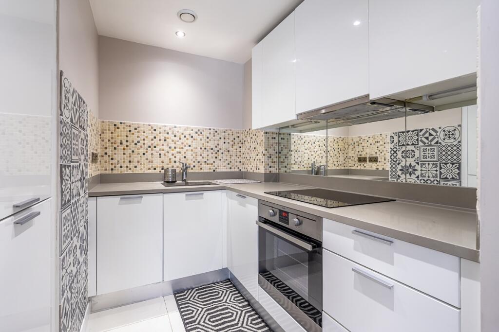 Apartment in Southall - View 4