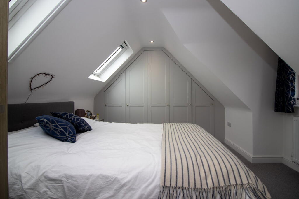 House in Winchester, Itchen Valley - More