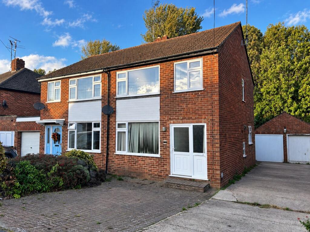 Main image of property: Hillview Crescent, Banbury, Oxfordshire