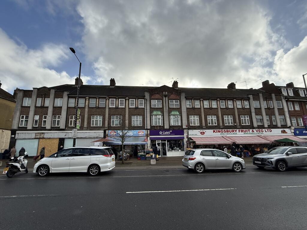 Main image of property: 471A Kingsbury Road, London, Greater London NW9 9EA