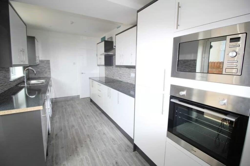 House in Portsmouth - View 2