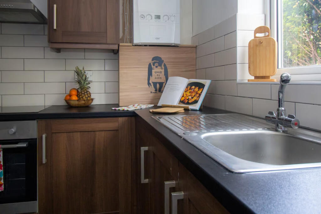 6 J J Thomson Mews, Fallowfield, Manchester, M14 6JT photo 3
