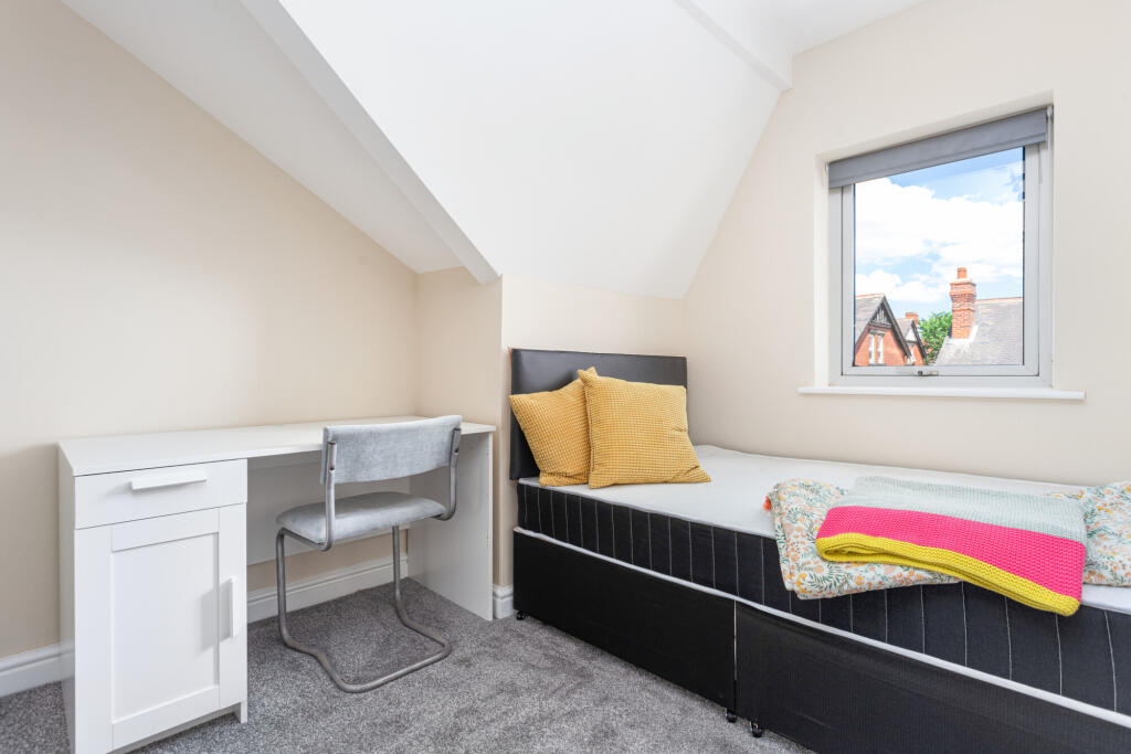 8 bedroom terraced house for rent