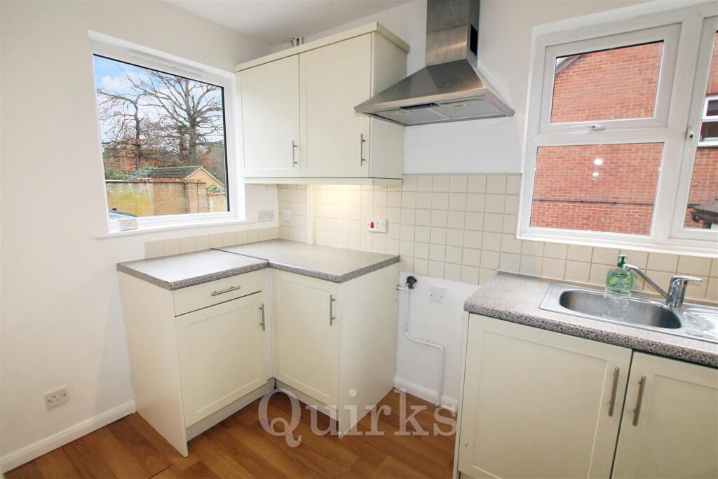 Berkeley Drive, Billericay photo 3