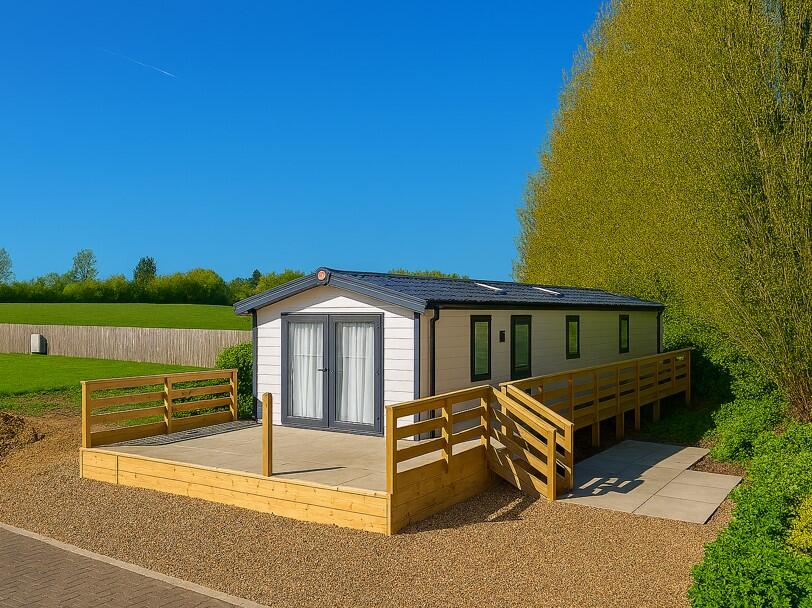 2-bed caravan on Thorney Golf Centre, English Drove, Thorney, £115,000