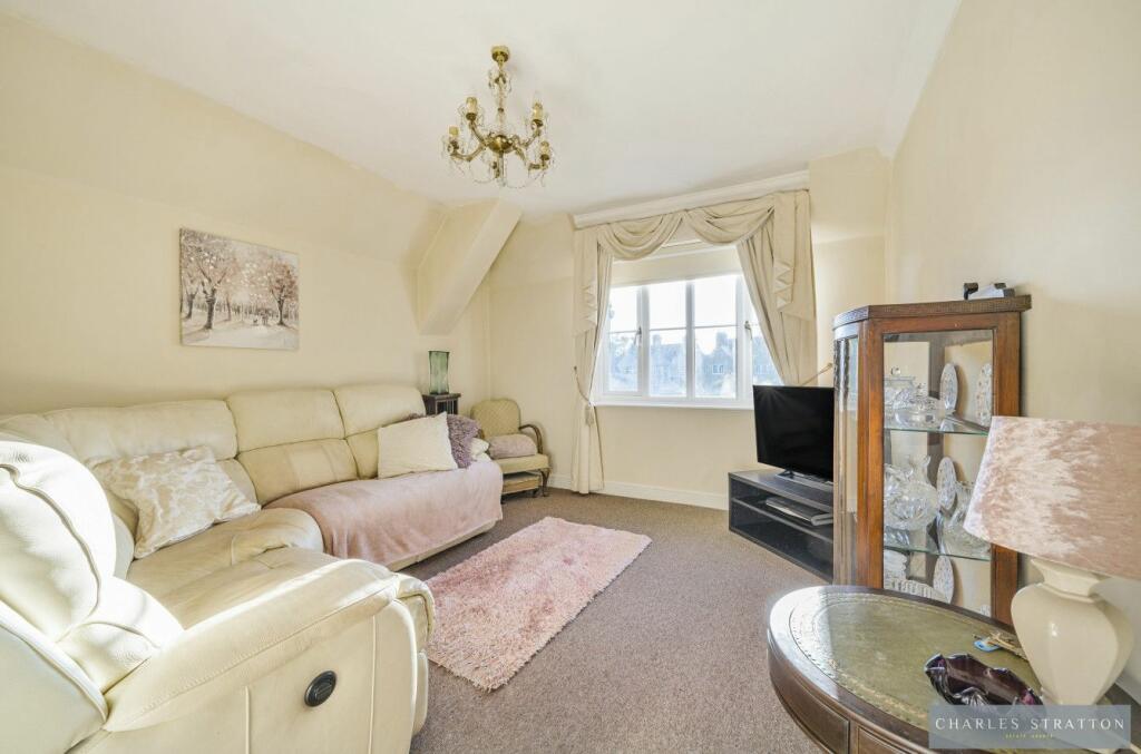 Gidea Lodge, Gidea Park  photo 3