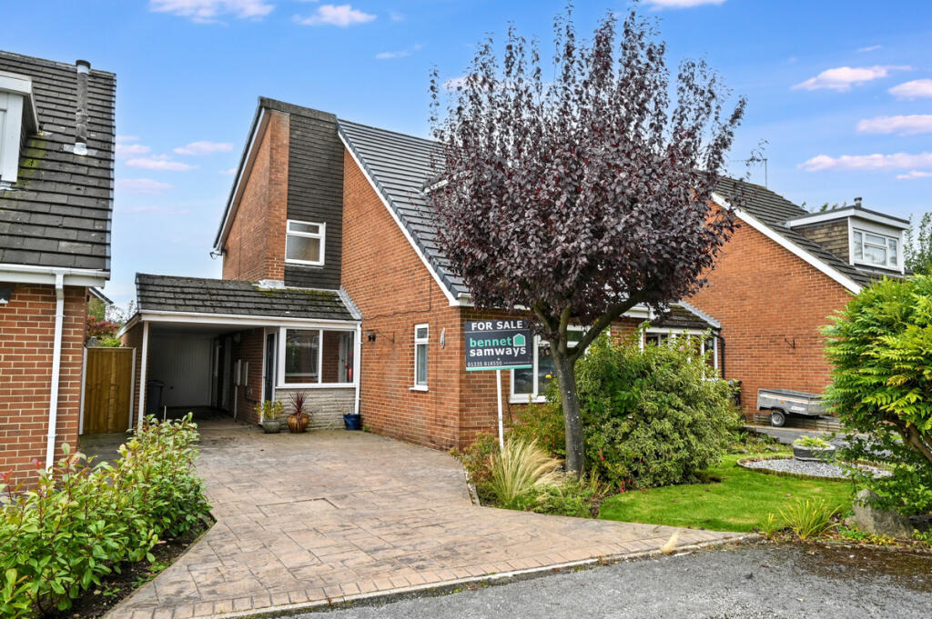 3-bed detached on Hawthorn Close, Ashbourne, DE6, £300,000