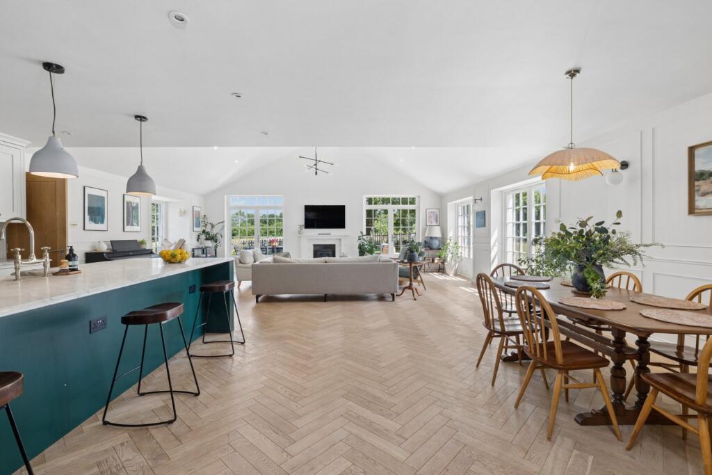 Green Lane, Churt, Farnham, Surrey, GU10 - View 4
