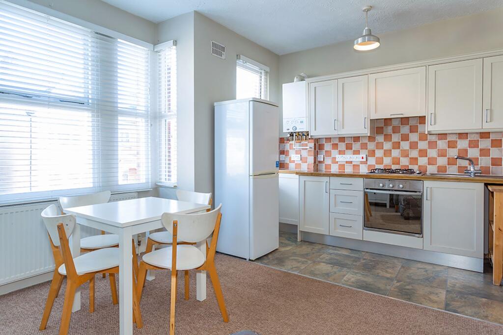 Cobham Road, Kingston Upon Thames, KT1 - View 4