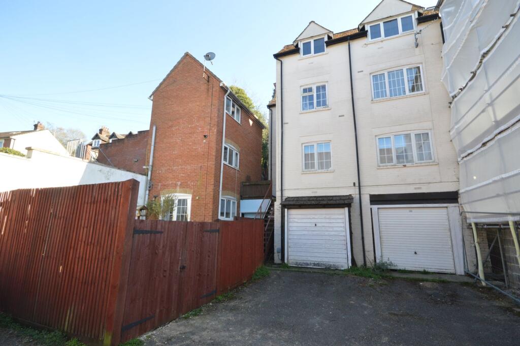4 Longdene Road, Haslemere, Surrey, GU27 2PG photo 2