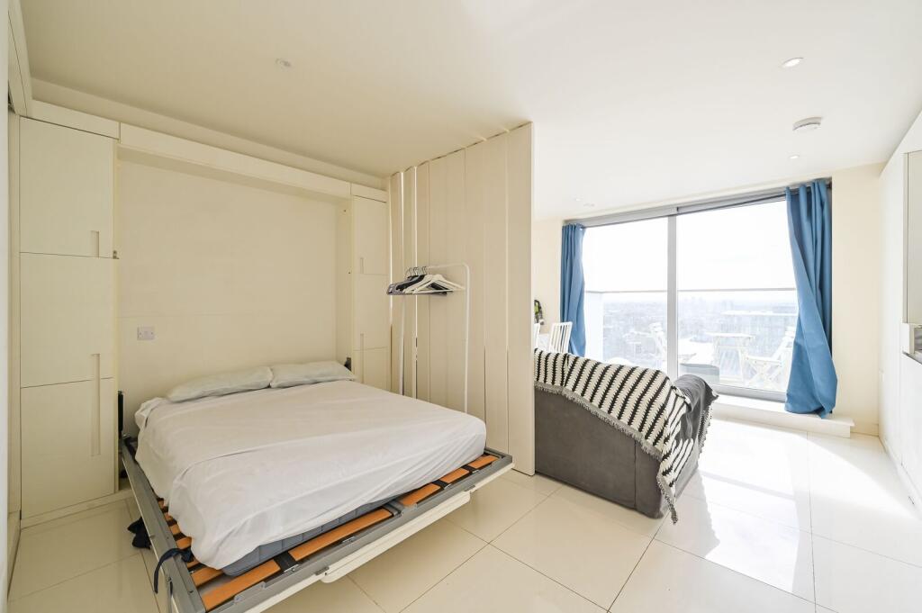 Studio flat for rent