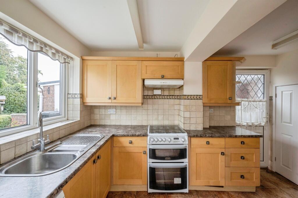 House in Doncaster, Armthorpe - More