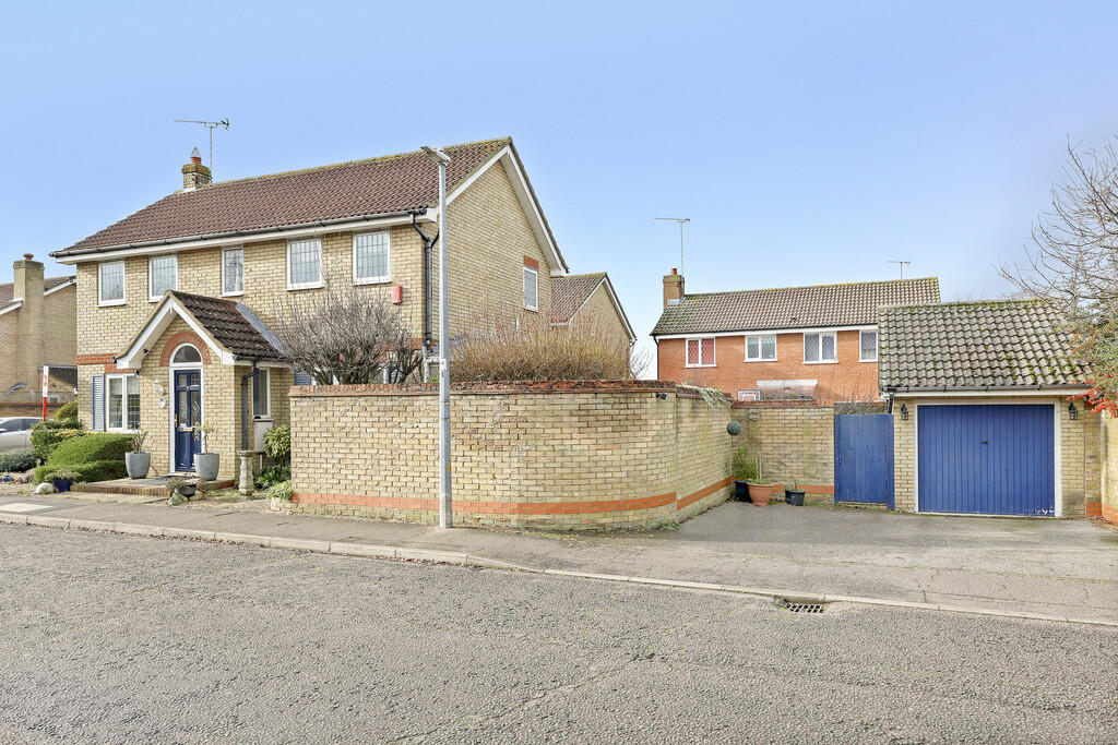 Peregrine Road, Waltham Abbey photo 3