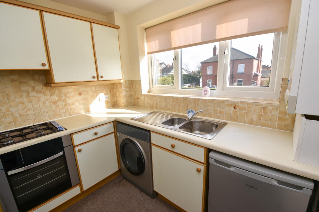 Tilby Close, Flixton, M41 photo 4