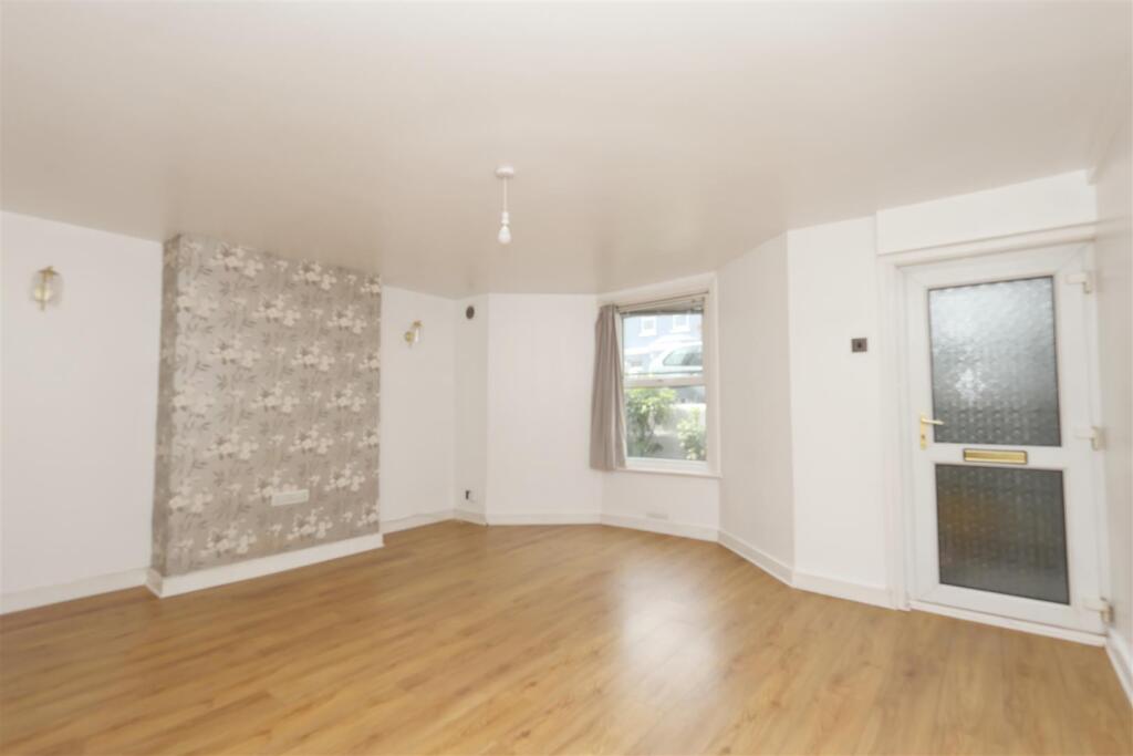 Apartment in Eastbourne, Seaside, Roselands - View 4