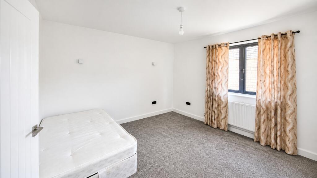 Apartment in Elmbridge, Cobham - View 5