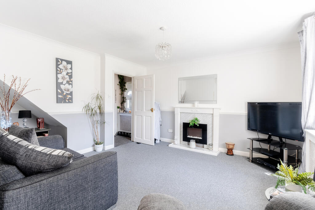 Paddock Close, Bradley Stoke, Bristol photo 3