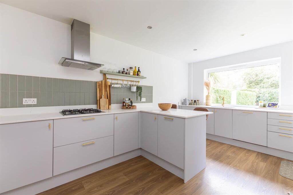Whittlewood Close, St. Leonards-On-Sea photo 3