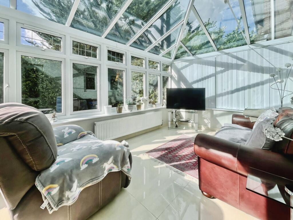 House in Bromley - More