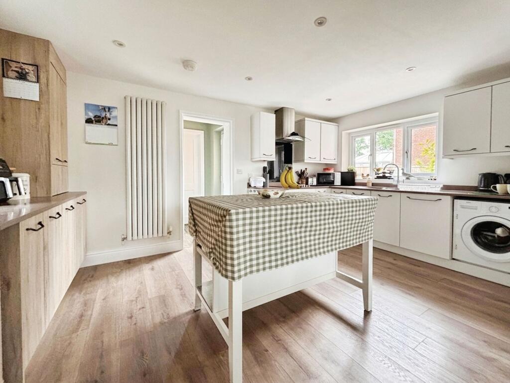 Ringwood Road, Verwood, BH31 photo 4