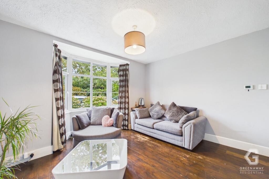 Horley, Surrey, RH6 photo 4