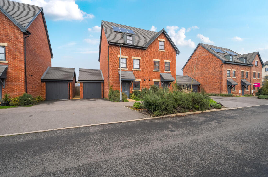 Main image of property: Russell Chase, Binfield, Bracknell, Berkshire, RG42