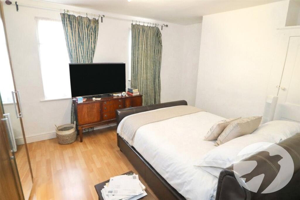 House in Dartford - More