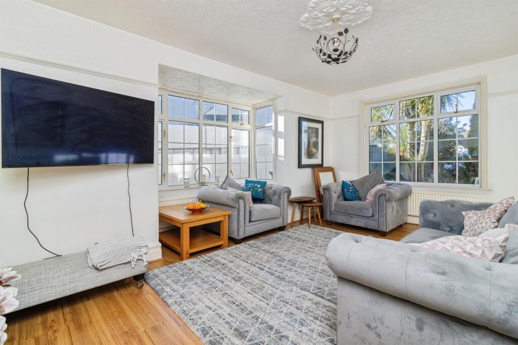House in Torquay, Torbay - More