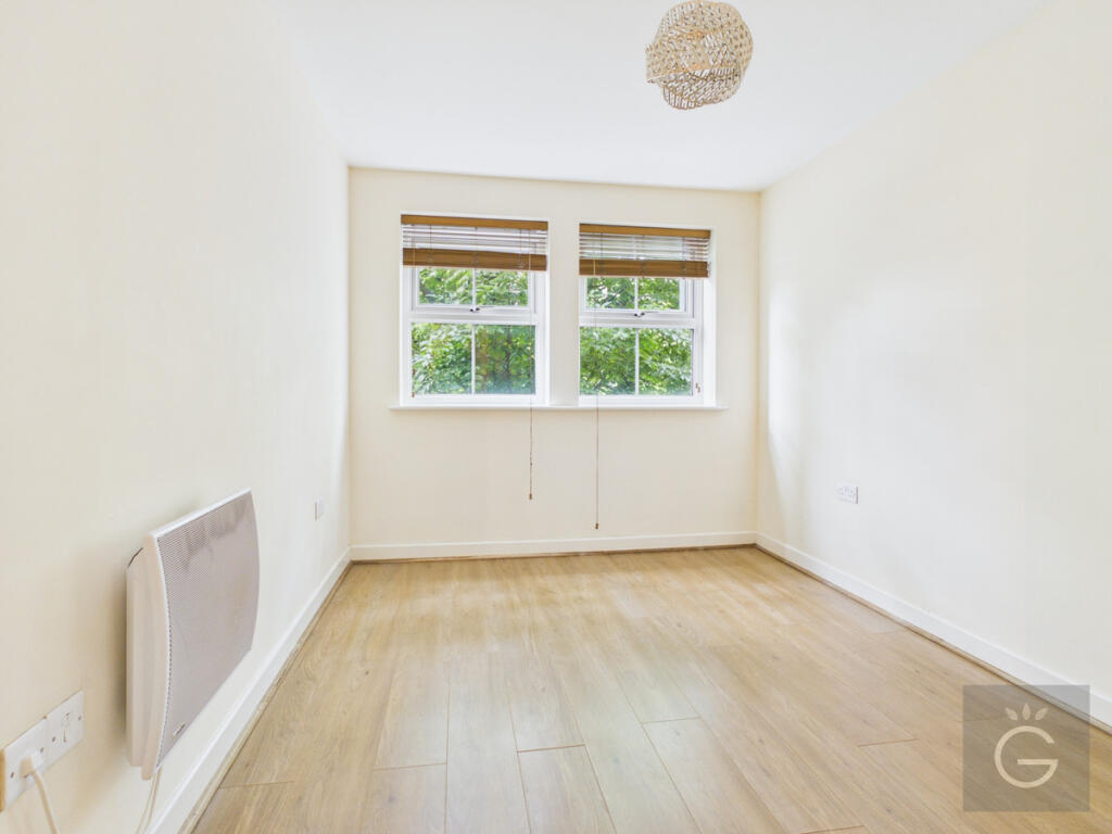 Apartment in Shinfield, Nores Hill - More