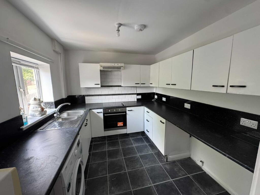 House in Newport - View 2