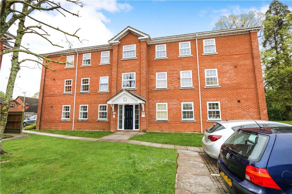 2-bed flat on Grosvenor Court, Montfort Close, Romsey, Hampshire, £219,950