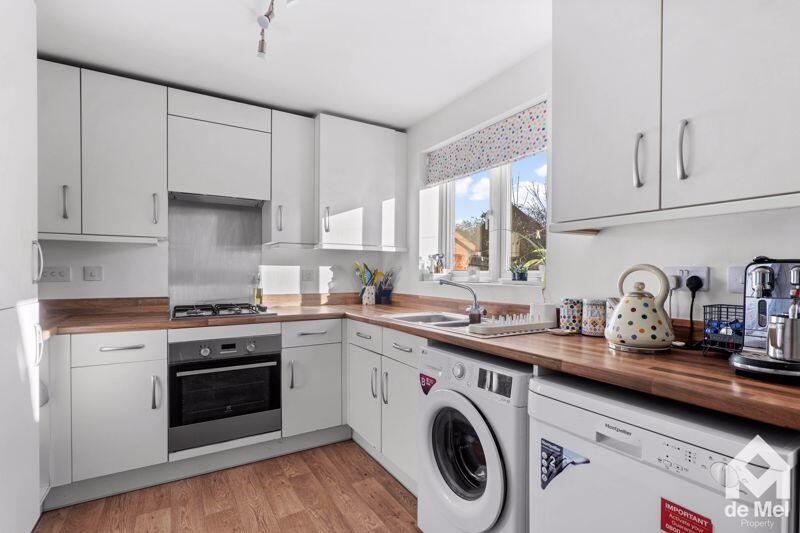 Geston Place, Twyning, Tewkesbury, GL20 photo 3