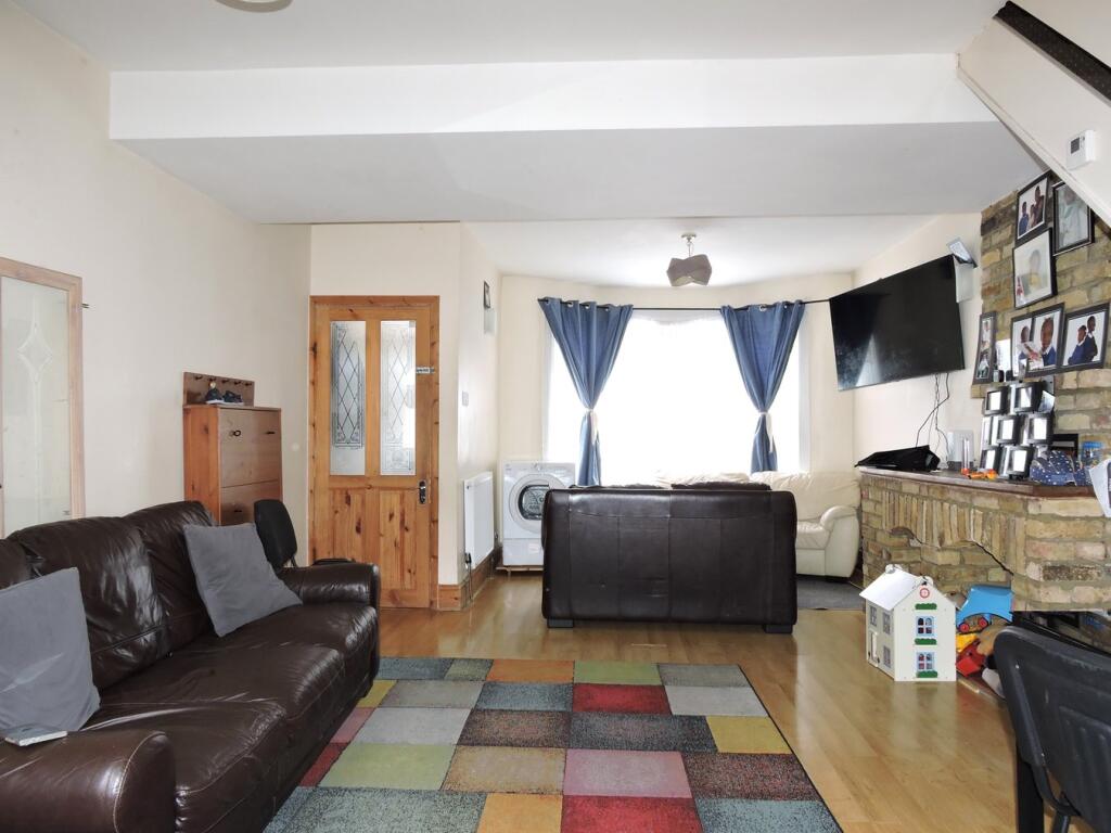 House in London, Ponders End - View 2