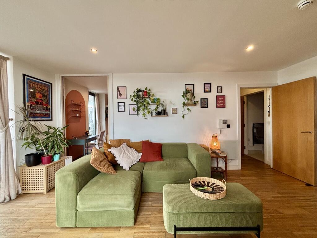 Apartment in Manchester, Hulme - View 3