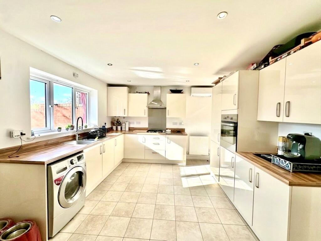 House in Swindon - View 4