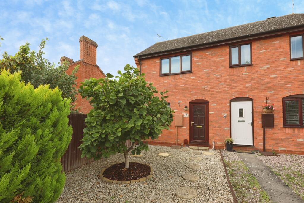 2-bed semi-detached on Simmons Court, Wellesbourne, Warwick, £240,000