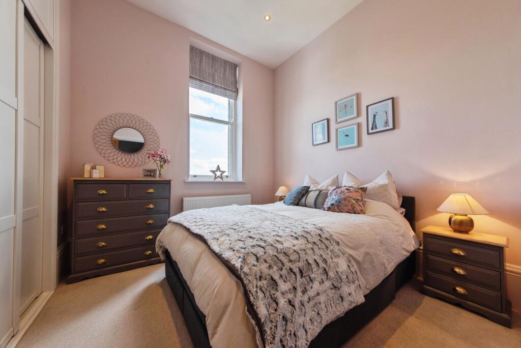 House in North Kesteven, Bracebridge Heath - More